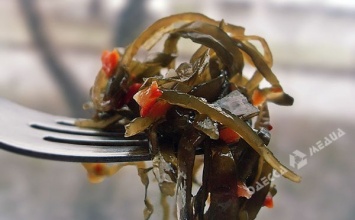 «Богатые железом» водоросли: одесситка чуть не съела шуруп с морской капустой