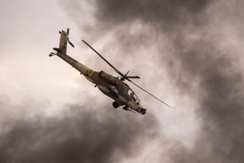 Британские вертолеты "Апач" впервые испытывались за Полярным кругом