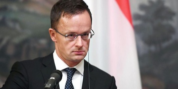 Глава МИД Венгрии осудил критиков России за лицемерие