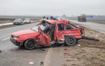 В Днепропетровской области грузовик протаранил легковушку, есть жертвы