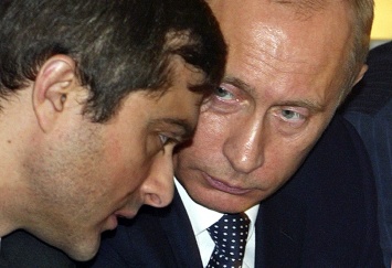 Суркова высмеяли едкой фотожабой за «предательство» Путина: «Воровская власть»