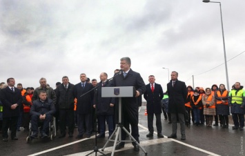 Президент Петр Порошенко открыл отремонтированную трассу "Одесса-Рени"