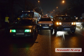 В Николаеве столкнулись три автомобиля: движение по проспекту Богоявленскому заблокировано