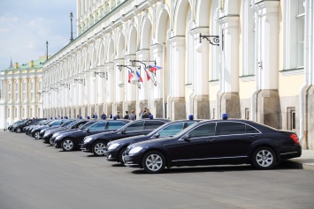 В Казани задержали женщин с плакатами на пути кортежа Путина