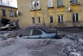 Черный снег выпал в российском городе (видео)