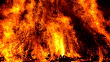 Пожар неожиданно вспыхнул в столичном киоске: огонь уничтожил почти все