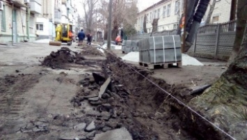 В Мелитополе ремонт дорог начали с самых проблемных дворов (фото)