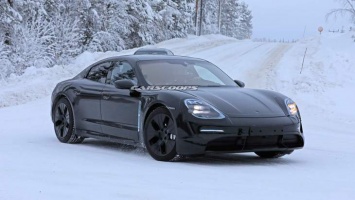 Новейший электрический Porsche Taycan засветился на подробных фото