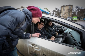В Николаеве патрульные проверили действенность системы городского видеонаблюдения «Безопасный город» - у Варваровского моста «засекли» 5 нарушений