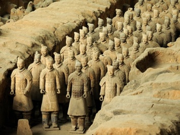В Китае из древних гробниц похитили уникальные артефакты