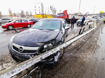 На Столичном шоссе в Киеве произошло третье ДТП в радиусе 200 метров