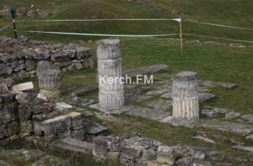 В крымских СМИ сообщили об обрушении античных колонн в Керчи, в музее говорят - демонтировали