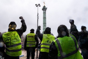 Около 1800 сторонников "желтых жилетов" во Франции получили судебные приговоры