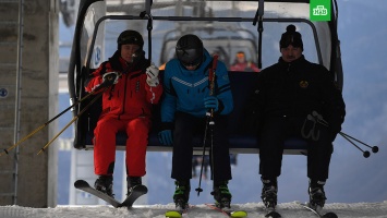 Путин с Лукашенко покатались на лыжах в Сочи. Бацька - в модной шапке. Фото, видео