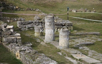 В Крыму обрушились колонны античного города