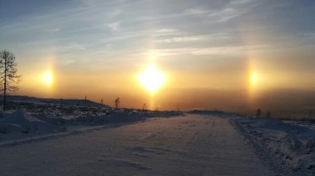 Появилось видео природной аномалии в РФ: сразу сошло три Солнца