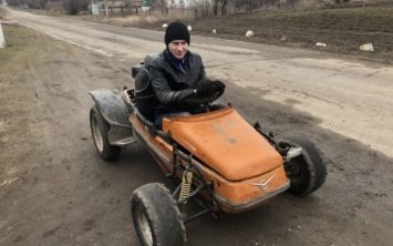 Житель Запорожской области собрал "интересное" средство передвижения (ВИДЕО)