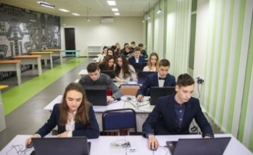 В павлоградской школе робототехники воспитывают юных программистов и изобретателей, - Валентин Резниченко
