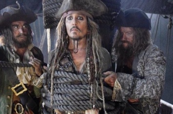 Сценаристы "Дэдпула" отказались работать над "Пиратами Карибского моря" - СМИ