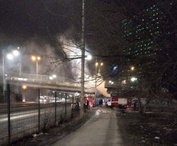 B Киеве пожар на Bоздухофлотском путепроводе