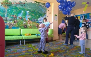 Одесские правоохранители проведали тяжелобольных малышей