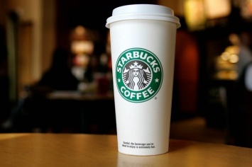 Деньгами и кофе: Starbucks впервые раскрыл, сколько платит сотрудникам