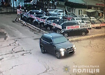 В Николаеве полиция задержала двух мужчин, которые с оружием напали на 23-летнего парня