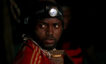 В результате аварии на нелегальной шахте в Зимбабве погибли десятки людей