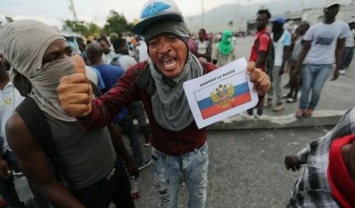 «Путин придет - порядок наведет»: Жители Гаити жгут американские флаги и просят помощи у России
