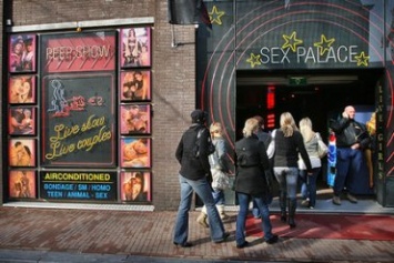 Амстердаме решили исключить проституток из списка достопримечательностей