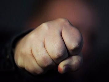 Боксер избил подростков в Киеве: видео расправы попало на камеру