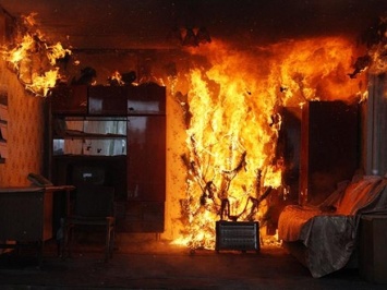 На Черемушках горела квартира в пятиэтажке: пострадала 19-летняя девушка