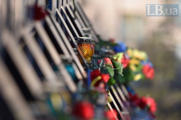 На аллее Героев Небесной Сотни провели панихиду к годовщине убийств на Майдане