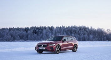 Села батарейка: первый тест-драйв нового Volvo V60, испугавшегося зимы