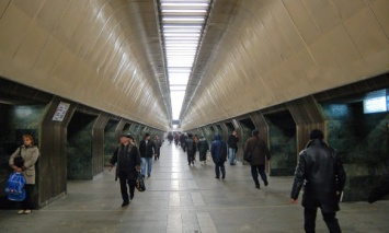 В Киеве открыли после проверки две центральных станции метро, но закрыл другие