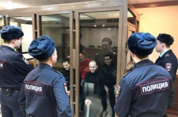 В Москве перенесли апелляцию по пленным морякам из-за трудностей с переводом