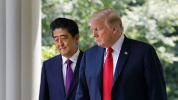 Премьер Японии отказался подтверждать выдвижение Трампа на Нобелевскую премию