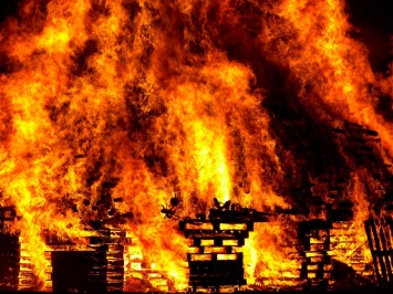 Дети сгорели заживо в собственном доме: первые подробности трагедии под Черниговом