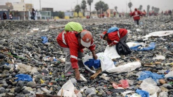 Борьба с пластиковыми отходами подорвет спрос на нефть - FT