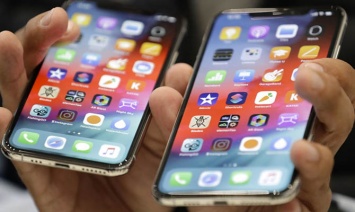 Новые iPhone могут получить корпус из матового стекла и способность заряжать AirPods
