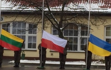 Порошенко проведет оборонный саммит с президентами Польши и Литвы