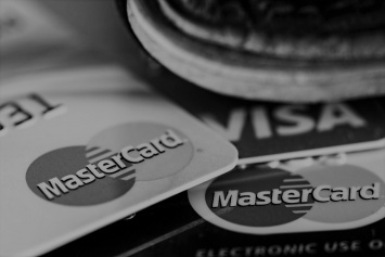 Visa и Mastercard планируют повысить плату за транзакции по кредитным и дебетовым картам