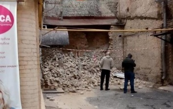 В центре Киева обрушилось стена здания