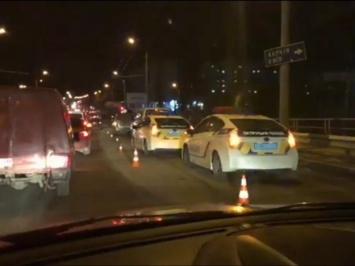 Массовая авария на Великотырновской: на мосту столкнулось 6 автомобилей