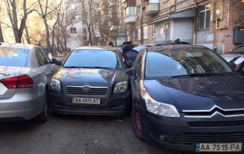 В Киеве полиция с погоней задержала супружескую пару