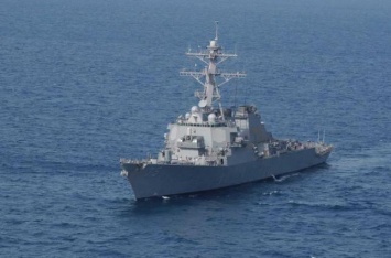 Ракетный эсминец США направляется в порт Одессы