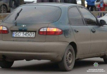 В Николаеве полиция разыскивает водителя на "евробляхах", который скрылся с места ДТП