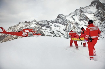 В Швейцарии лавина накрыла группу лыжников, четырех удалось найти
