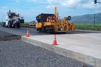 Дмитрий Медведев поручил строить больше дорог из бетона