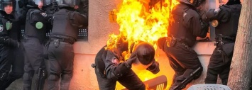 Мазохизм по-украински: «Беркут», которого жгли майданщики, пошел в каратели